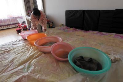 榕江楼上漏水，住户失联，小区没物管，业主维权难！律师来支招……